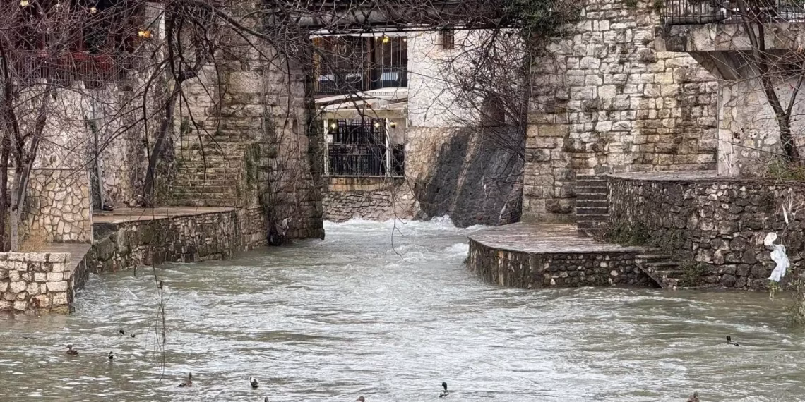 Izvanredne informacije za HNŽ: Odron u Blagaju, Neretva blizu granice redovne obrane, povišen vodostaj Radobolje