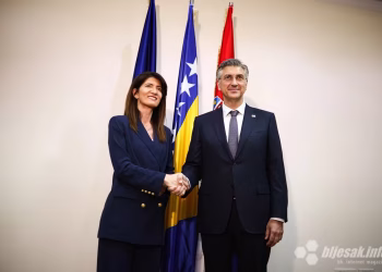 Plenković stigao u Mostar, pozirao s Filipović