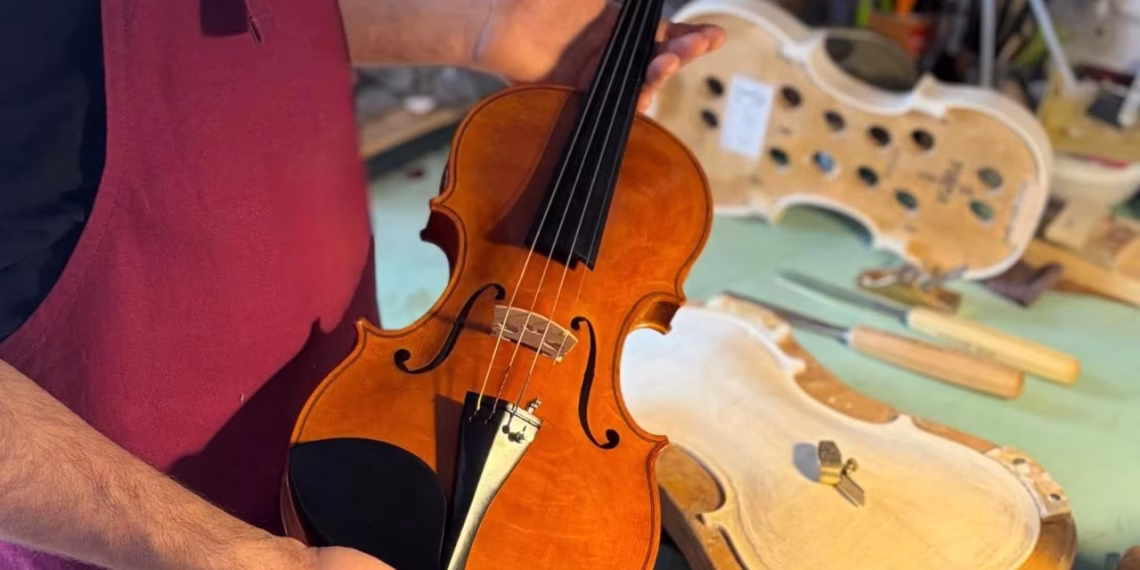 Željko Ćatić u Čapljini predstavlja umijeće izrade violine