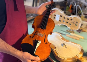 Željko Ćatić u Čapljini predstavlja umijeće izrade violine